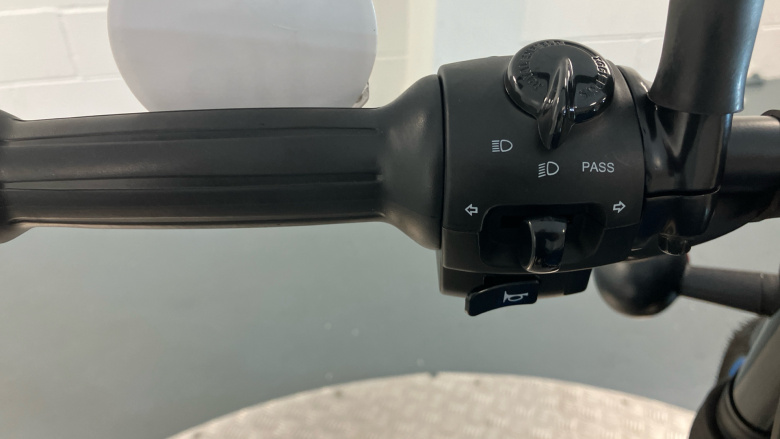 Royal Enfield Hntr 350 Rebel Red (23MY)